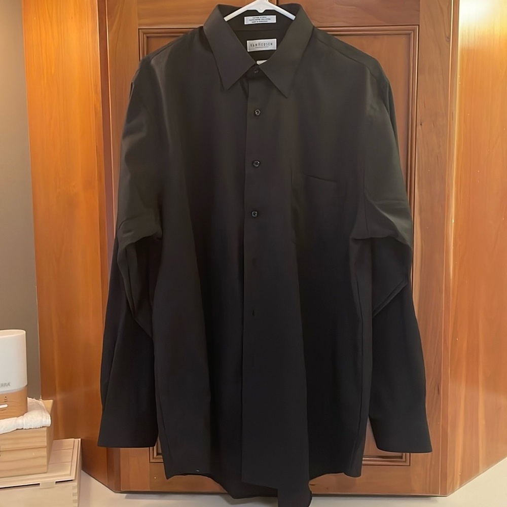 Men’s Van Heusen Button Down Dress Shirt Black 34/35 16 1/2